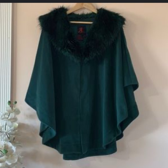 Adrienne Landau Jackets & Blazers - Elegant Green Faux Fur Women's poncho